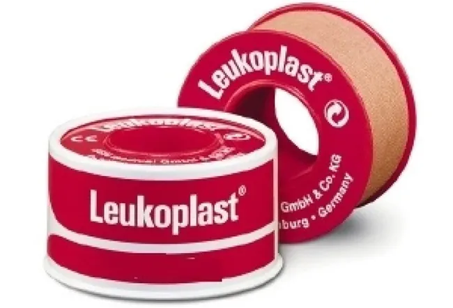CEROTTO CHIRURGICO PERFORATO PER FISSAGGIO MEDICAZIONI IN ROCCHETTO LEUKOPLAST SUPPORTO VISCOSA COLOR PELLE MASSA ADESIVA CAUCCIU' OSSIDO DI ZINCO 1,25X500CM